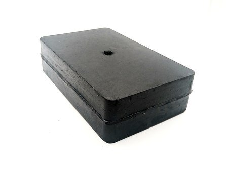 Flat-Top Rubber Block · 40mm — Solid rubber block, flat top, 165 × 105 × 40 mm